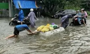 Mưa suốt đêm, Phú Quốc có nơi ngập một mét Mưa suốt đêm, Phú Quốc có nơi ngập một mét