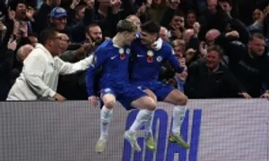 Chelsea lên nhì bảng Ngoại hạng Anh